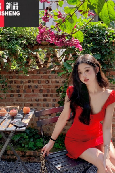 YIBUSHENG香榭格芙~纯欲风U领系带连衣裙女季红色法式收腰A字短裙