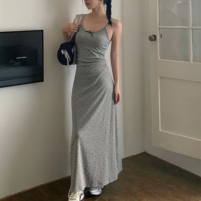 复古灰色波点吊带裙连衣裙女夏季新款小个子度假风收腰包臀短裙子