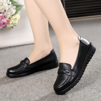 新款牛皮妈妈单鞋中老年软底轻便平底女鞋