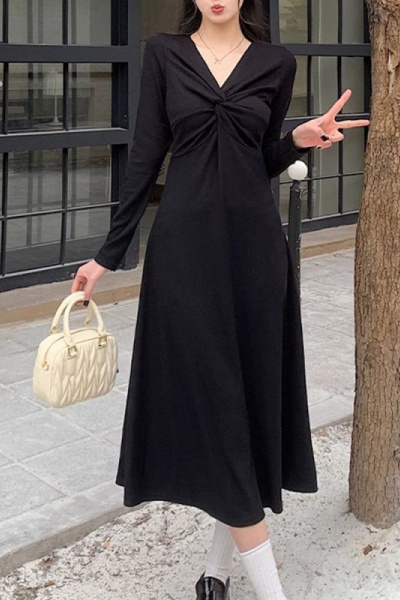 法式针织连衣裙女春秋季显瘦v领打底小黑裙赫本风胖mm垂感裙子潮