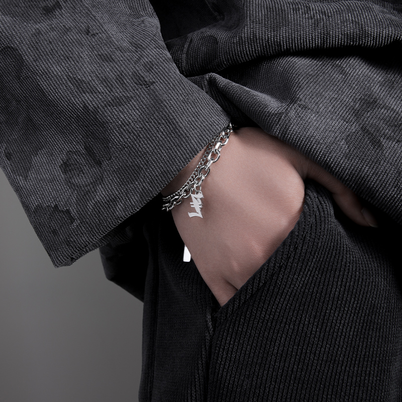 古巴字母手链男款潮流高级感男生简约冷淡男士钛钢女轻奢小众首饰送女朋友老婆情人节七夕生日礼物