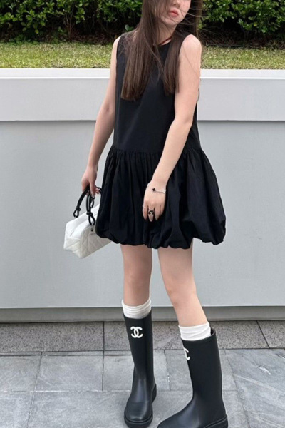 韩系黑色无袖背心连衣裙女夏季温柔风气质裙子宽松百搭花苞短裙子