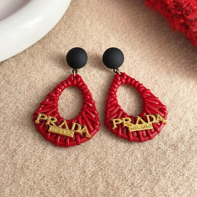 港风不规则耳钉轻奢高级感气质大气耳环2024新款字母耳饰女送女朋友老婆情人节七夕生日礼物