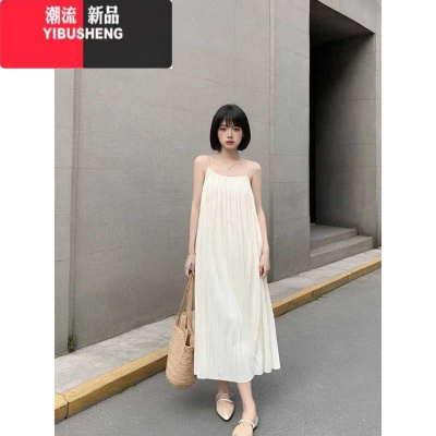 YIBUSHENG法式轻熟风露肩宽松压褶长款度假直筒裙坠感百褶吊带连衣裙女