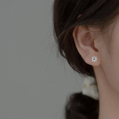 s925银太阳耳钉小众设计感螺丝拧扣蓝钻小清新森系耳骨钉甜酷耳饰送女朋友老婆情人节七夕生日礼物