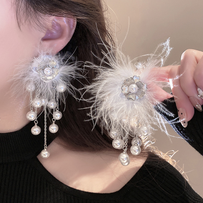 白色羽毛珍珠长款流苏耳坠女轻奢高级感气质新款耳环秋冬夸张耳饰送女朋友老婆情人节七夕生日礼物