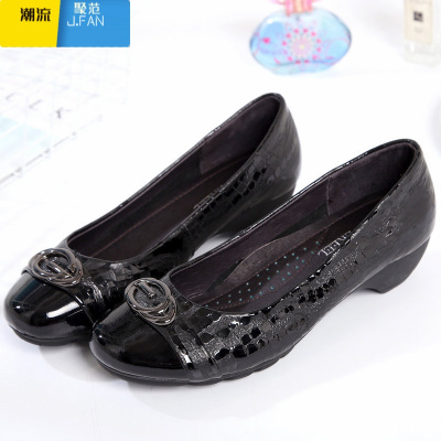 聚范单鞋大码舒适粗跟软底通勤工作妈妈女鞋圆头中老年人防滑