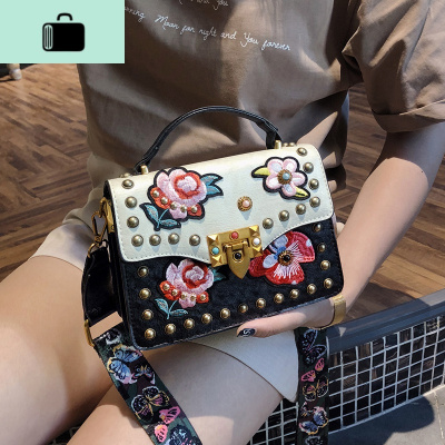 小包包2020新款韩版潮时尚绣花铆钉锁扣宽带休闲百搭单肩斜挎女包NEW LAKE女斜挎包