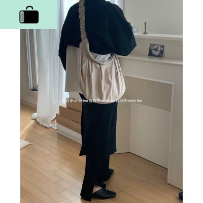 ins博主推荐2020韩国新款肩带皱褶设计大容量饺子包斜挎女包潮NEW LAKE女斜挎包