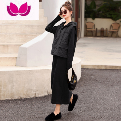 七斓马甲连衣裙套装女2022新款气质时尚洋气减龄连帽针织裙套