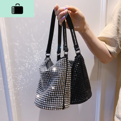 夏天流行亮钻小包包女包2020新款潮百搭单肩腋下包网红链条斜挎包NEW LAKE女斜挎包