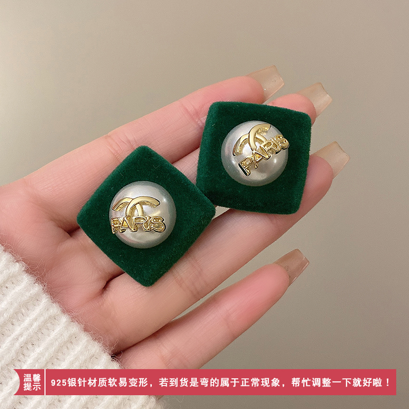 个性字母耳环复古设计感小众独特耳钉女2023新款洋气秋冬银针耳饰送女朋友老婆情人节七夕生日礼物