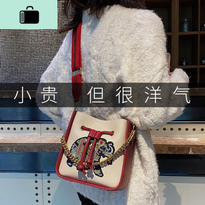 女包2020新款潮时尚斜挎包百搭洋气托特包女撞色单肩水桶包NEW LAKE女士单肩包