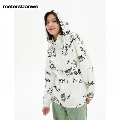 [1件5折价:109.5]美特斯邦威夹克女春秋时尚宽松休闲印花潮流简约连帽外套