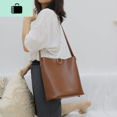 简约风单肩斜挎包大容量极简tote包日系大方复古设计感软皮水桶包NEW LAKE女斜挎包
