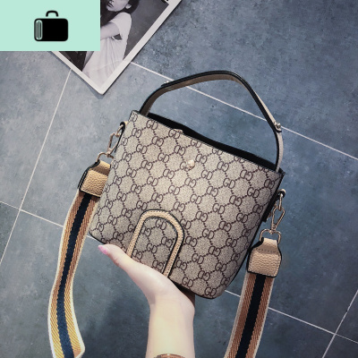 小包包女2020新款韩版潮流百搭斜挎包个性时尚水桶包单肩手提女包NEW LAKE女斜挎包