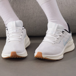 NIKE耐克女鞋新款运动鞋透气轻便休闲鞋缓震耐磨跑步鞋DJ7884-110 ZP