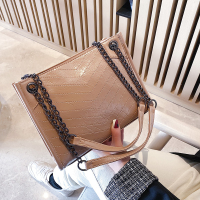 小亚天夏季大包包女2020新款时尚百搭潮网红链条大气单肩斜挎包女包