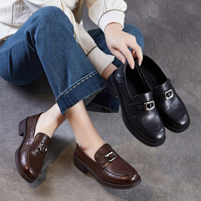 棕色复古圆头小皮鞋女2026春新款英伦风皮带扣真皮百搭乐福单鞋