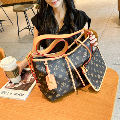 欧美时尚女士包包女2026新款高级感轻奢印花女包复古大容量单肩包百搭托特包大包