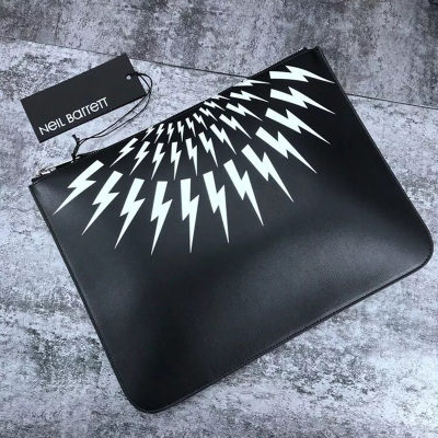 NeilBarrett尼奥·贝奈特欧美时尚男女同款牛皮闪电印花男士手拿包旅行;休闲/街头;聚会;商务;出差黑色