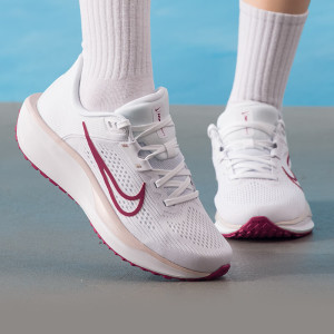 耐克(NIKE)女鞋新款户外运动鞋时尚休闲鞋防滑网面透气厚底跑步鞋FD6476-110 ZP