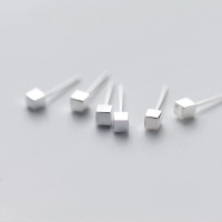 迷你小巧方块耳钉S999纯银个性气质百搭耳环夏季高级感耳饰品批发送女朋友老婆情人节七夕生日礼物