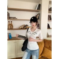 字母印花修身V领T恤女2025夏季新款设计感短袖正肩学生上衣服潮