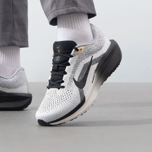 耐克(NIKE)男鞋新款AIR WINFLO 11低帮减震运动跑步鞋FQ8937-004 ZP