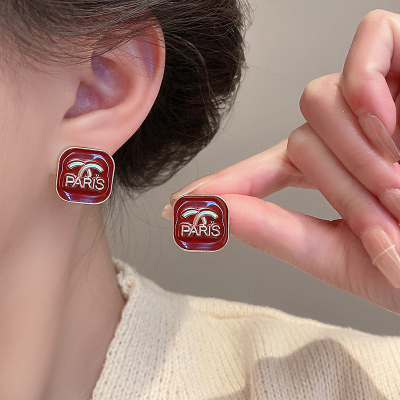 红色耳环女新年独特耳钉2023新款高级感法式复古港风银针耳饰送女朋友老婆情人节七夕生日礼物