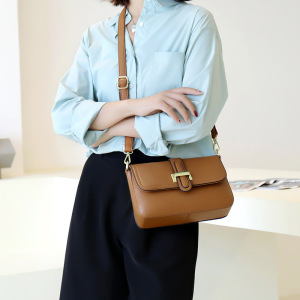 小包包女新款时尚潮流小方包质感软皮妈妈包百搭单肩斜挎包