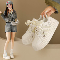 2026小白鞋女春季卡通小狗ins女学生休闲运动百搭板鞋街拍