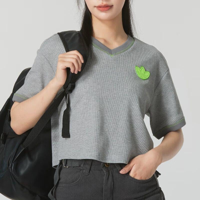 adidas/阿迪达斯女装 新款运动宽松短款短袖T恤 JJ4366 C