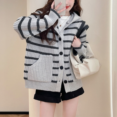 [清仓1折价56.9元,不叠加优惠券]唐狮款毛衣开衫外套女休闲撞色条纹时尚简约开衫外套qd