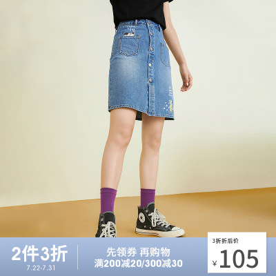 茵曼2021夏装新款纽扣开襟猫咪绣花英文印花牛仔半身短裙减龄百搭1812153-