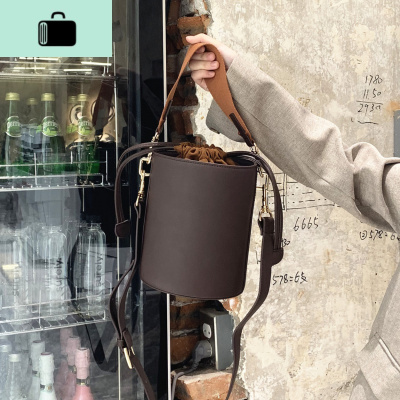 水桶包女斜挎包韩版2020新款时尚百搭洋气手提气质单肩包女大容量NEW LAKE