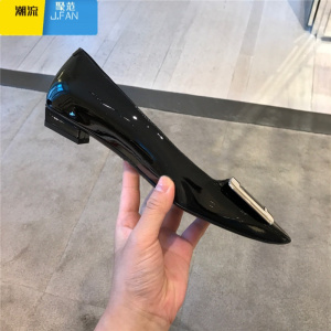 聚范RV平底鞋方头方扣浅口单鞋欧洲站小香风漆皮女士复古粗跟百搭