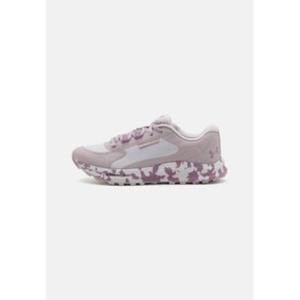 Under Armour女款透气跑步鞋轻便灵活圆头设计加厚鞋垫舒适运动鞋