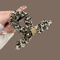 小香风山茶花抓夹女2023年新款后脑勺发夹气质盘发鲨鱼夹发卡头饰送女朋友老婆情人节七夕生日礼物