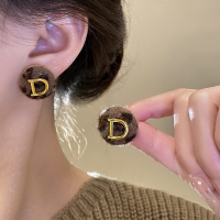 秋冬新款百搭豹纹耳钉女小香风字母耳环小众设计感轻奢风百搭耳饰送女朋友老婆情人节七夕生日礼物