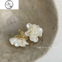JiMiGMI无耳洞白色花朵蚊香盘耳夹夏季新款耳钉轻奢高级感耳环耳饰女