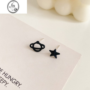 JiMi可爱黑色不对称星星小众耳钉银银2023新款精致小巧独特夏日耳饰女
