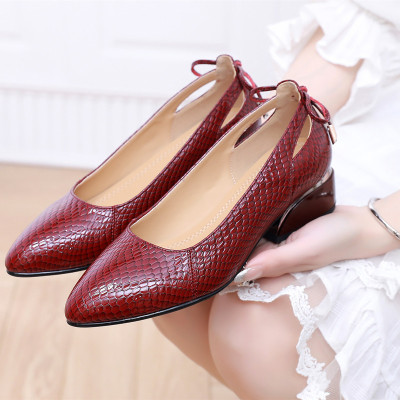 2026春秋季粗跟浅口单鞋女中跟蛇纹牛皮尖头工作鞋蝴蝶结妈妈鞋