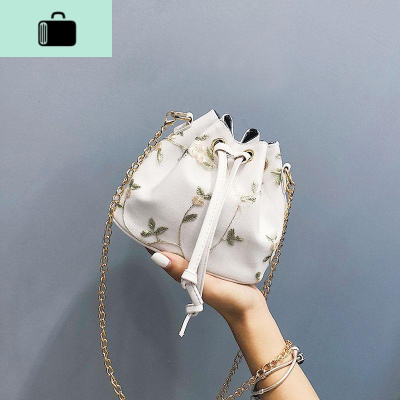 小包包女2020夏天新款潮韩版百搭斜挎包链条单肩小清新绣花水桶包NEWLAKE女斜挎包