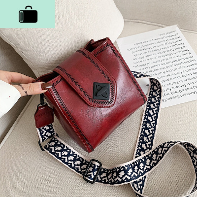 时尚网红流行小水桶包包女包2020春夏天新款潮百搭宽带单肩斜挎包NEW LAKE女斜挎包