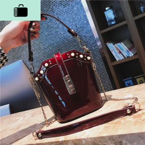 小包包2020新款漆皮亮面水桶包女包韩版chic链条斜挎单肩包NEW LAKE女士单肩包