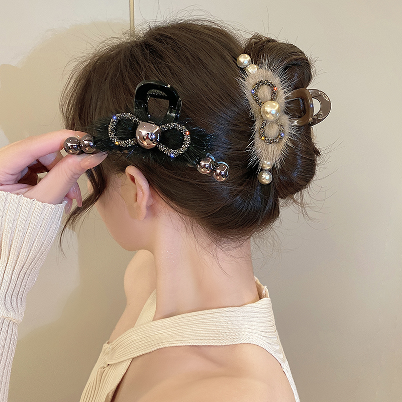 毛绒珍珠抓夹发夹女2023新款后脑勺高端大号高级感秋冬鲨鱼夹头饰送女朋友老婆情人节七夕生日礼物