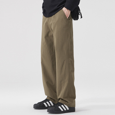 轻熟风休闲长裤男 宽松直筒版型 卡其色肌理褶皱裤 供应