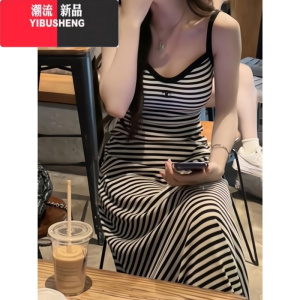 YIBUSHENG法式包臀长裙女春季新款修身显瘦设计感自带胸垫条纹吊带连衣裙