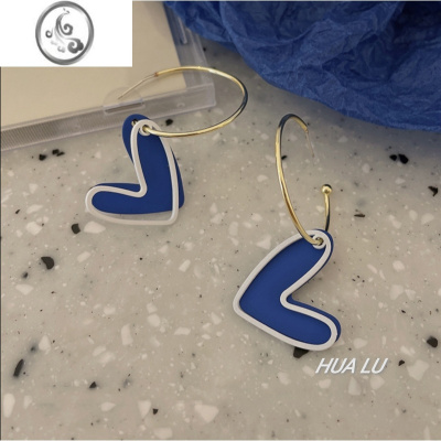 JiMiHUALU-海盐清风 无法拒绝慵懒法式极简百搭蓝色桃心甜酷耳环耳夹
